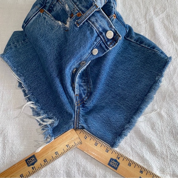 Levi’s 501 Distressed Cut Off Booty Shorts Waist 29 - Picture 7 of 9